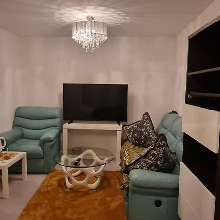Large Room With Netflix Newhaven Exterior photo